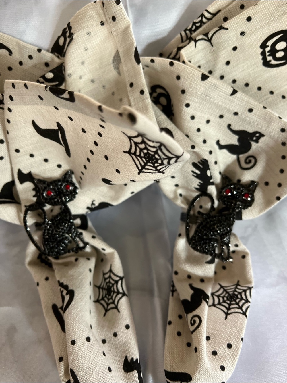 Tahari Home 2 Black Cat napkin rings with 2 Nicole Miller Halloween napkins BOO!